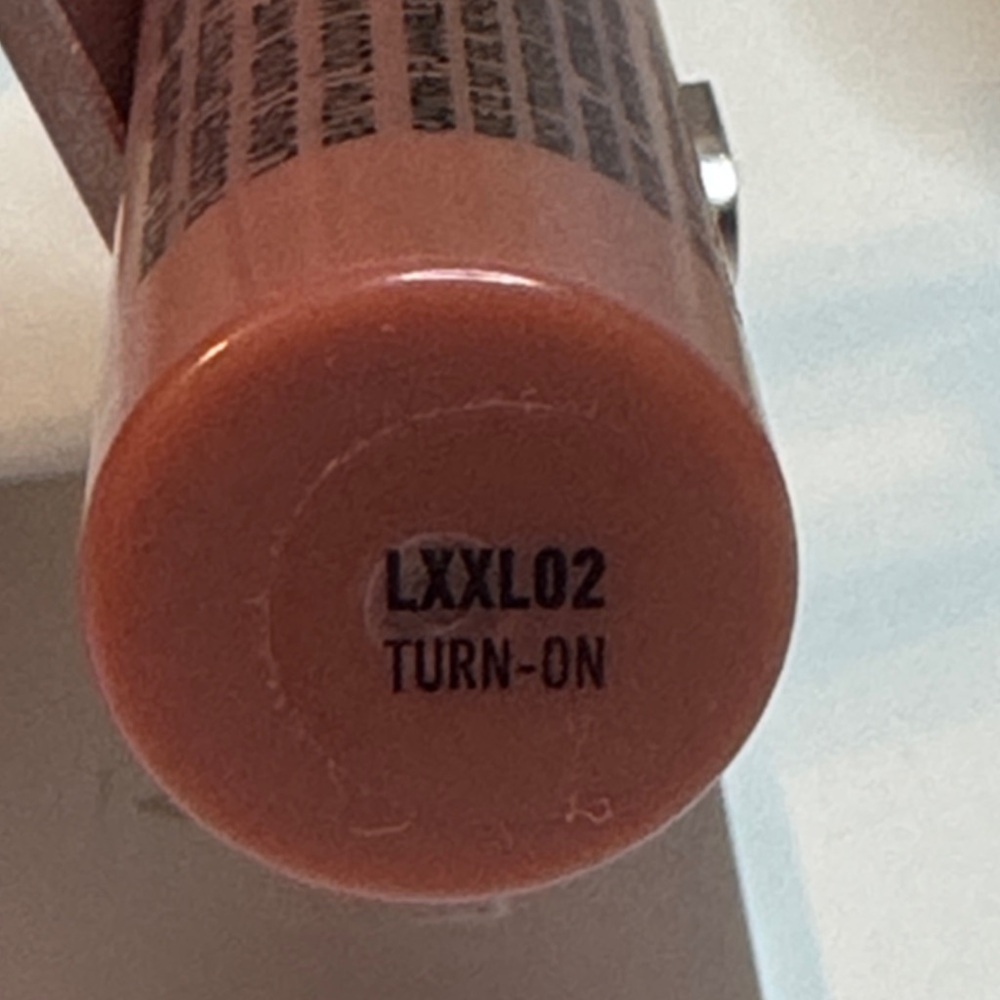 2 NYX PROFESSIONAL MAKEUP Lip Lingerie XXL Matte Liquid Lipstick - Turn On - Picture 6 of 6